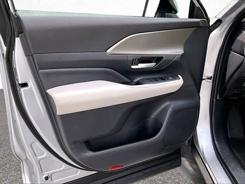 Certified 2025 Toyota Grand Highlander FWD image 19