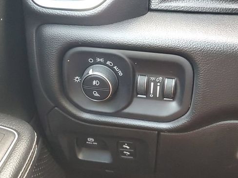 Used 2023 RAM 1500 Laramie AWD/4WD image 18