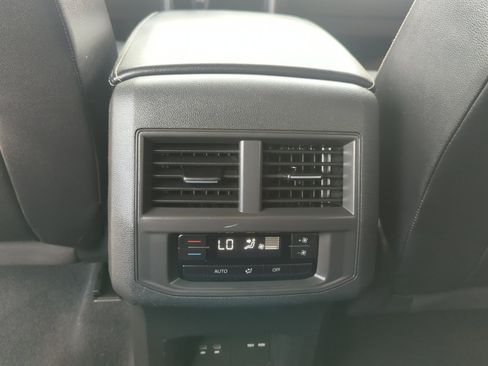 Certified 2023 Volkswagen Atlas SE image 31