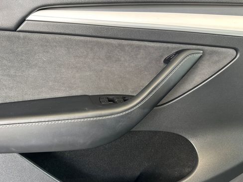 Used 2022 Tesla Model Y Performance AWD/4WD image 12