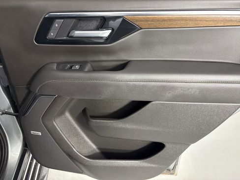 Used 2025 Chevrolet Tahoe High Country AWD/4WD image 22