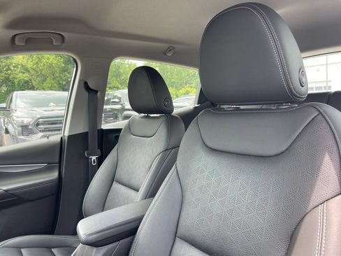 Used 2023 Chevrolet Bolt LT w/ Infotainment Package FWD image 9