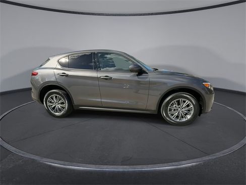 Used 2023 Alfa Romeo Stelvio Sprint image 9