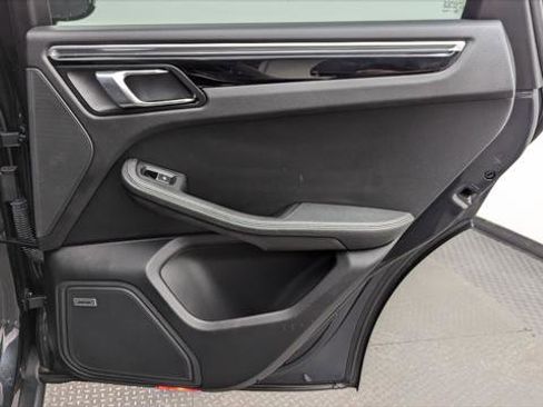 Used 2019 Porsche Macan image 19