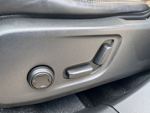 Used 2019 Volvo XC40 T5 R-Design image 28