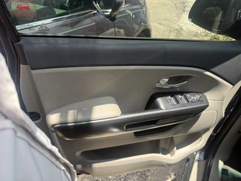Used 2021 Kia Sedona LX FWD image 12