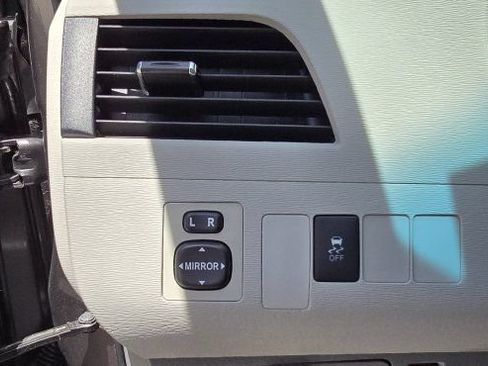 Used 2012 Toyota Sienna LE FWD image 13
