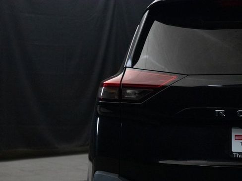 Used 2023 Nissan Rogue SV w/ SV Premium B Package image 12