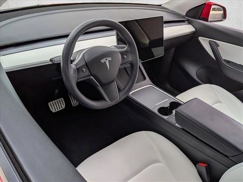 Used 2022 Tesla Model Y Performance image 9