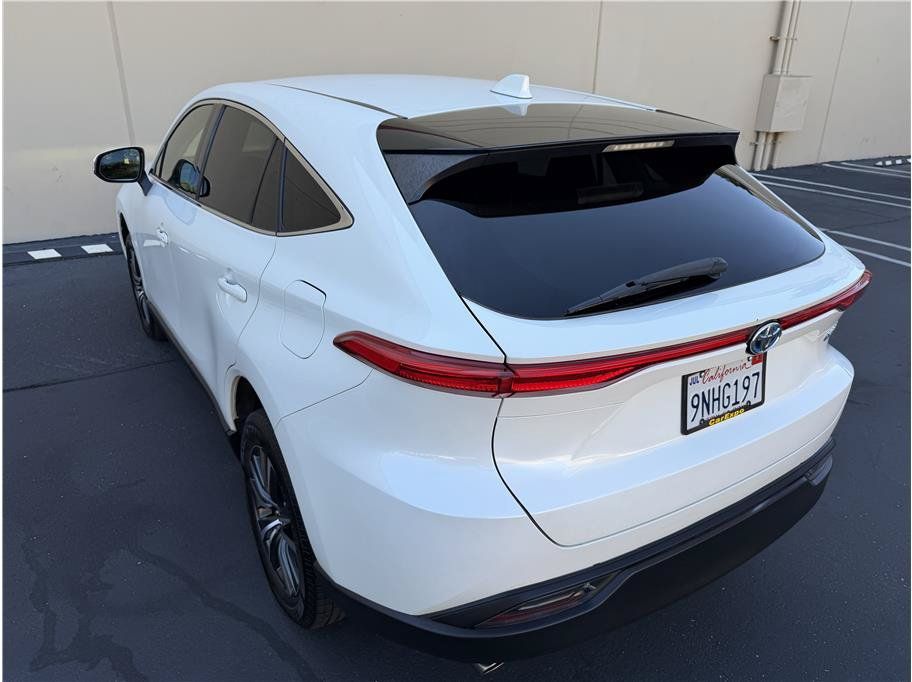 Used 2022 Toyota Venza LE AWD/4WD image 5