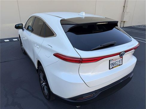 Used 2022 Toyota Venza LE AWD/4WD image 5