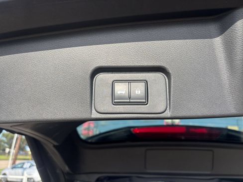 Used 2025 Nissan Rogue SV AWD/4WD image 23