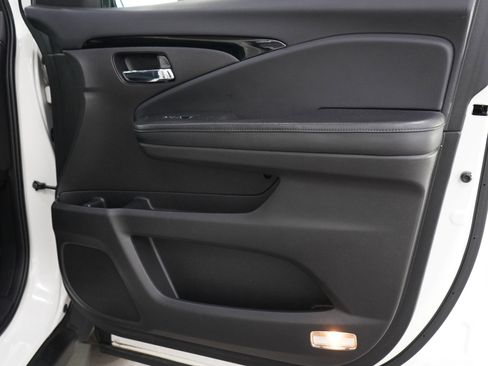 Used 2018 Honda Pilot Touring image 9