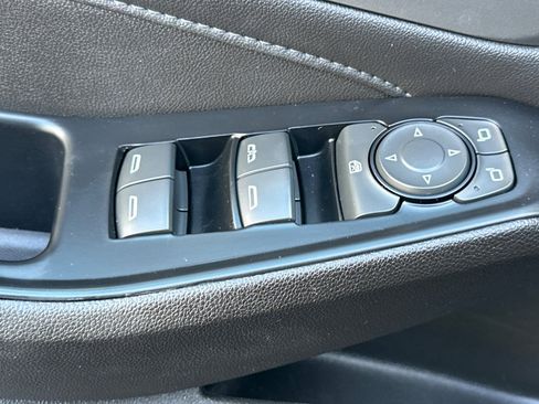 Used 2023 Chevrolet Traverse LT image 12