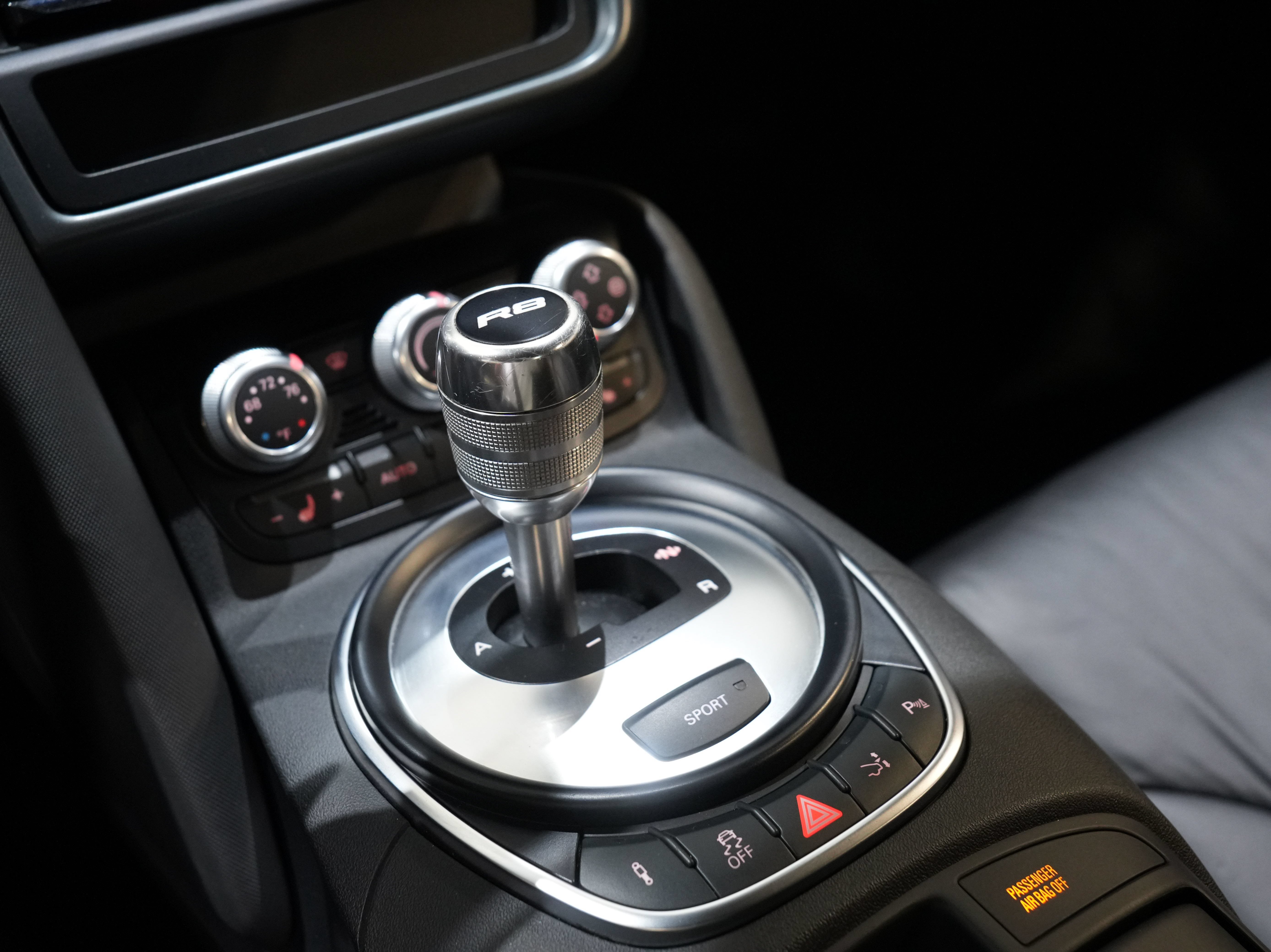 Used 2011 Audi R8 V8 AWD/4WD image 38