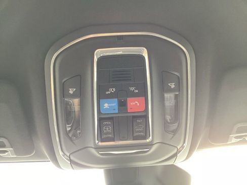 New 2025 Jeep Grand Cherokee Laredo image 31