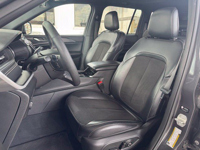 Used 2023 Jeep Grand Cherokee Altitude AWD/4WD image 19