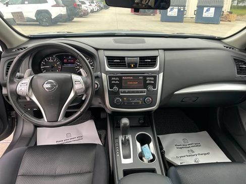 Used 2017 Nissan Altima 2.5 SR w/ LED Appearance Package FWD image 39