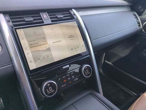 Used 2024 Land Rover Discovery Dynamic SE AWD/4WD image 11