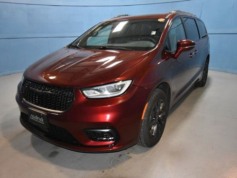 Used 2021 Chrysler Pacifica Limited w/ S Appearance Package AWD/4WD image 26