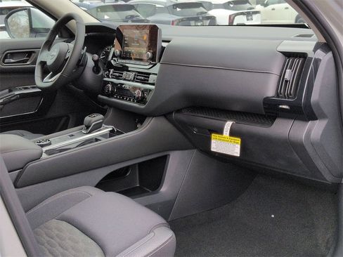 New 2025 Nissan Pathfinder SV image 20