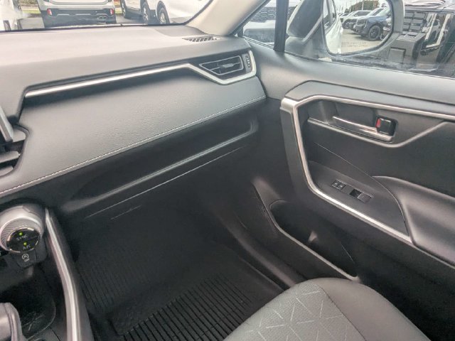 Used 2023 Toyota RAV4 XLE w/ Convenience Package FWD image 17