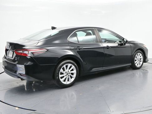 Used 2022 Toyota Camry LE FWD image 7