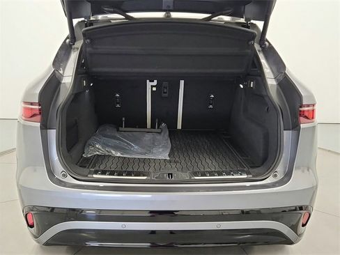 Used 2025 Jaguar F-PACE R-Dynamic S image 33