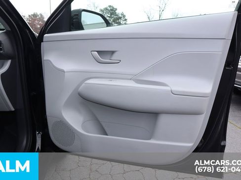 Used 2025 Hyundai Kona SE image 27