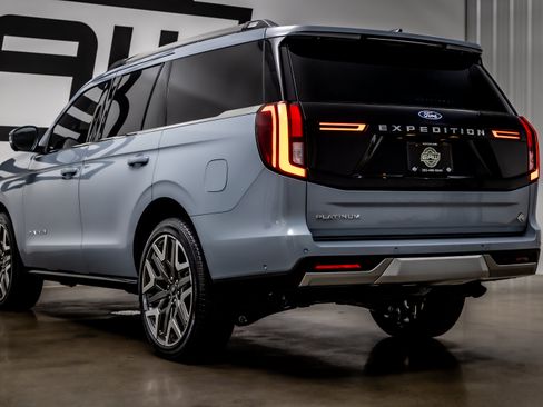 Used 2025 Ford Expedition Platinum w/ Platinum Ultimate Package AWD/4WD image 35