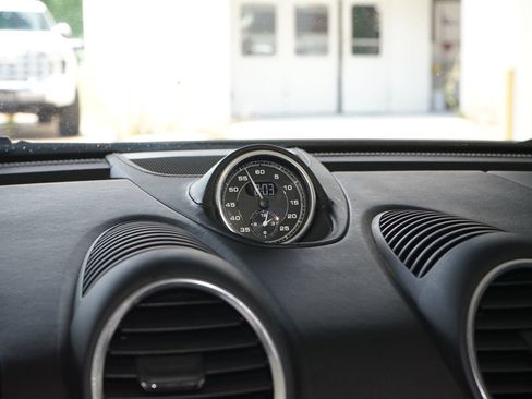 Used 2021 Porsche 718 Boxster Spyder RWD image 25