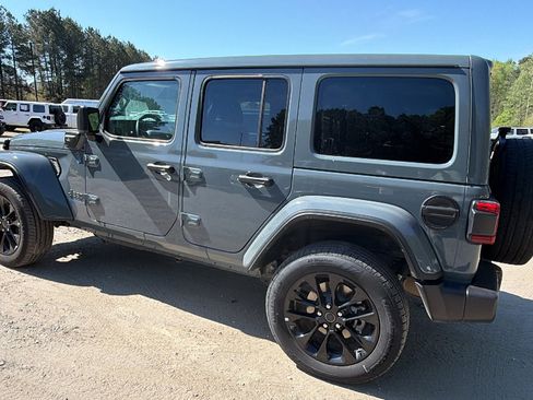 Used 2025 Jeep Wrangler Sahara w/ Safety Group image 10