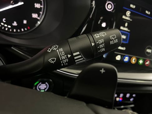 Used 2023 Buick Envision Essence image 63