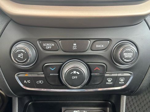Used 2016 Jeep Cherokee Latitude w/ Cold Weather Group image 24
