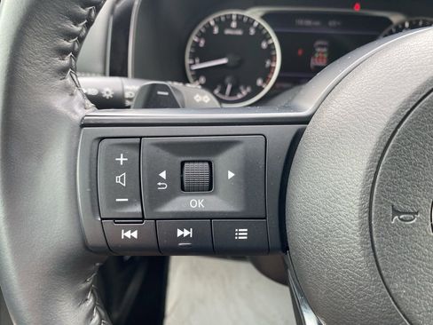 Used 2024 Nissan Pathfinder SV AWD/4WD image 27