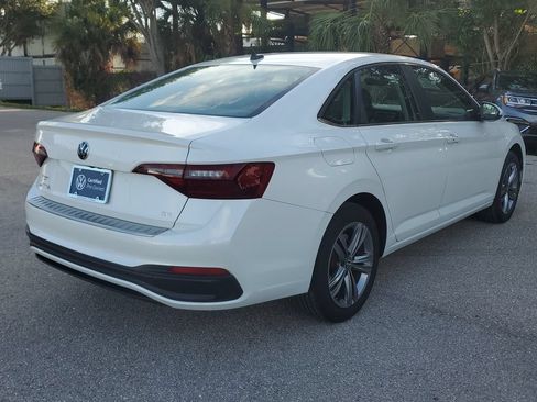 Certified 2023 Volkswagen Jetta SE FWD image 5