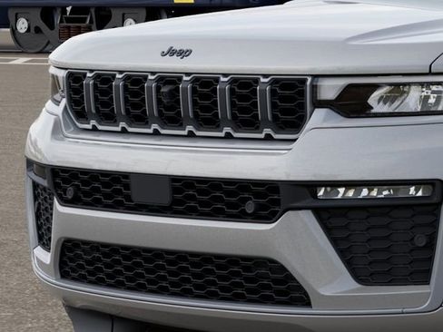 New 2026 Jeep Grand Cherokee Limited AWD/4WD image 11