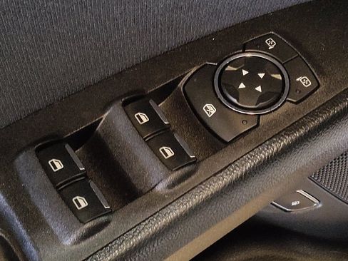 Used 2019 Ford Fusion SE FWD image 27