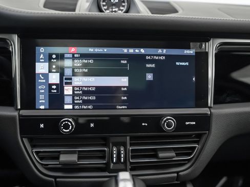 Certified 2025 Porsche Macan Turbo image 22