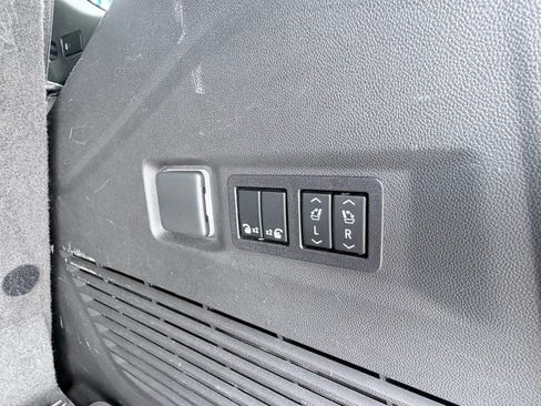 Used 2022 GMC Yukon AT4 w/ Technology Package AWD/4WD image 10