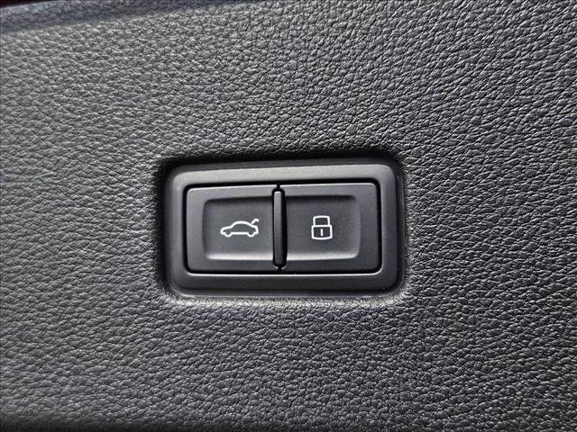 Used 2023 Audi SQ8 Prestige AWD/4WD image 21