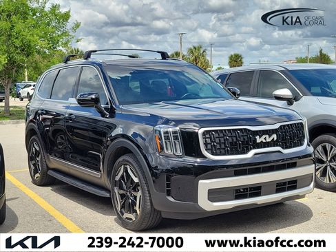 Used 2024 Kia Telluride EX w/ EX Captain's Chair Package image 1