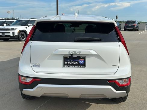 Used 2026 Kia Niro LX FWD image 11