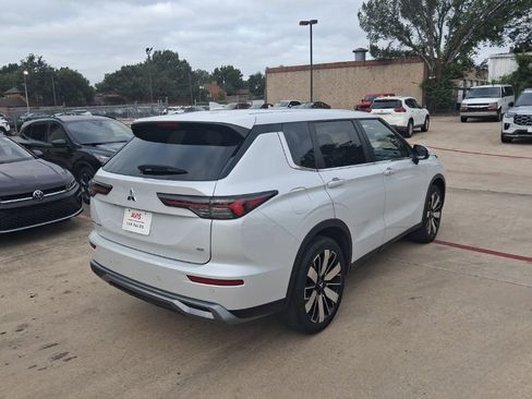 Used 2025 Mitsubishi Outlander SE FWD image 7
