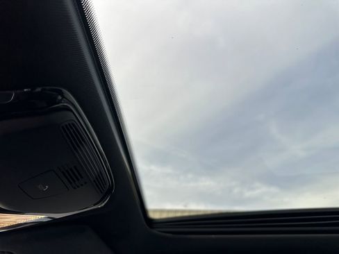 Used 2024 BMW 330i xDrive 330i xDrive w/ Convenience Package image 23