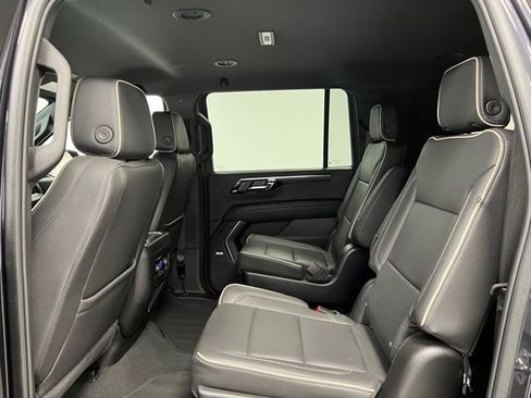 Used 2025 Chevrolet Suburban Premier image 42