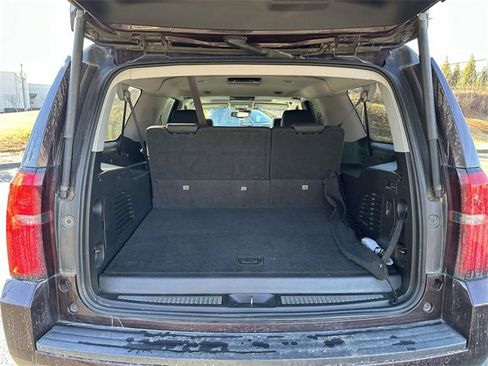 Used 2017 Chevrolet Suburban LT w/ LT Signature Package image 19