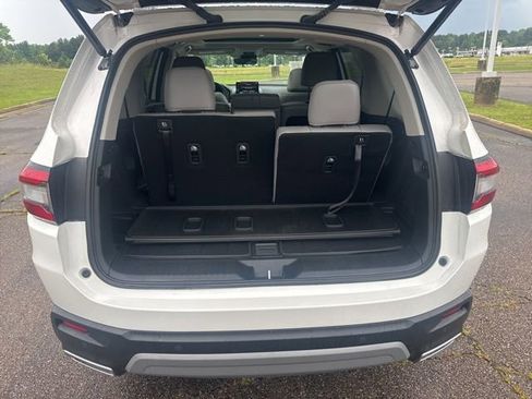 Used 2025 Honda Pilot Touring image 11