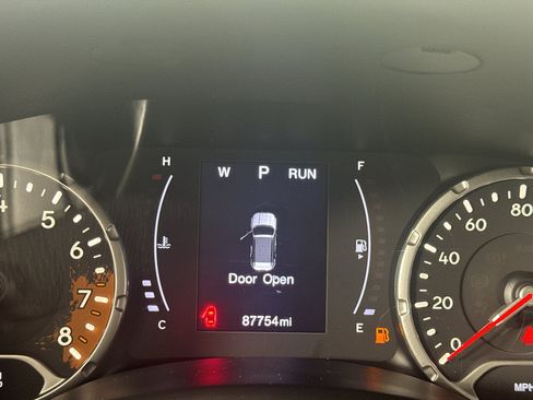 Used 2018 Jeep Renegade Sport w/ Power & Air Group image 24