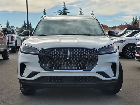 New 2026 Lincoln Aviator AWD image 3